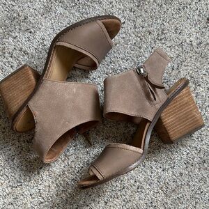 Tom’s taupe tan block stack heel sandals wide ankle strap leather and suede sz 9